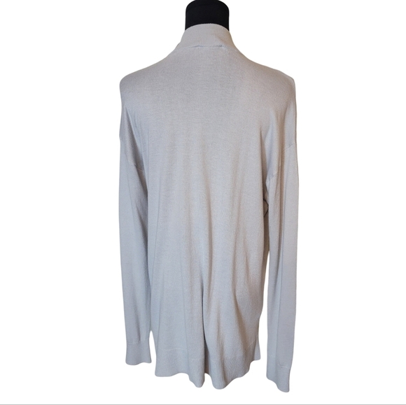 Ann Taylor Silver Gray Button Shoulder Sweater Size Medium - Picture 5 of 6